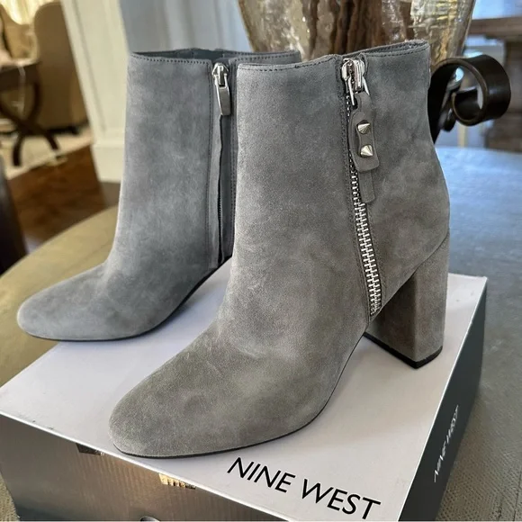 Nine West • Takes 9x9 Dark Gray Suede  • Ankle Booties • Size 7 - Picture 2 of 8